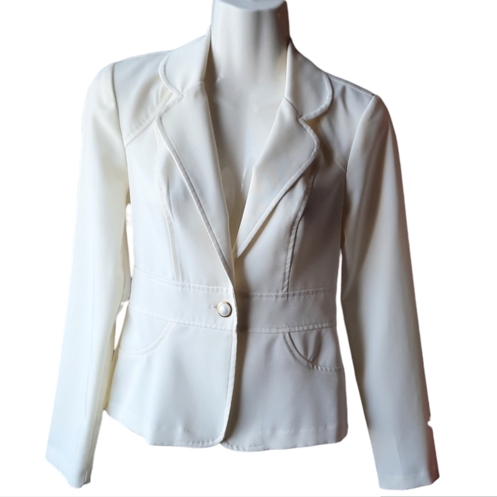 City Triangles Ivory Fitted Blazer - Picture 2 of 4